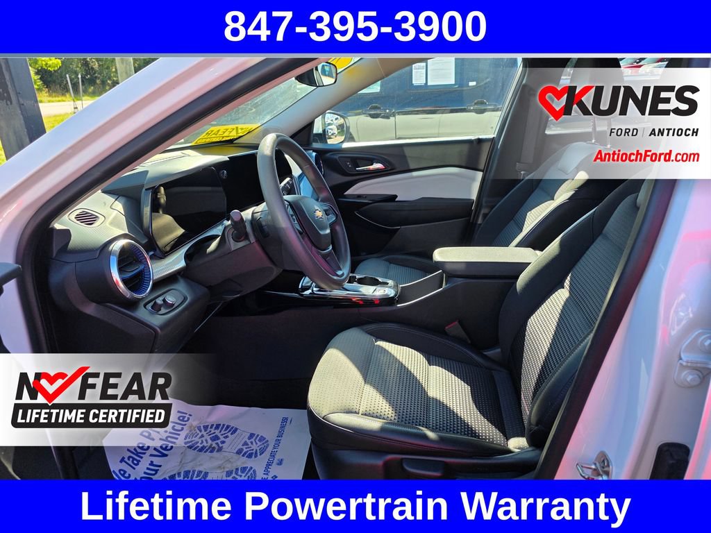 Used 2025 Chevrolet Trax LT FWD image 26