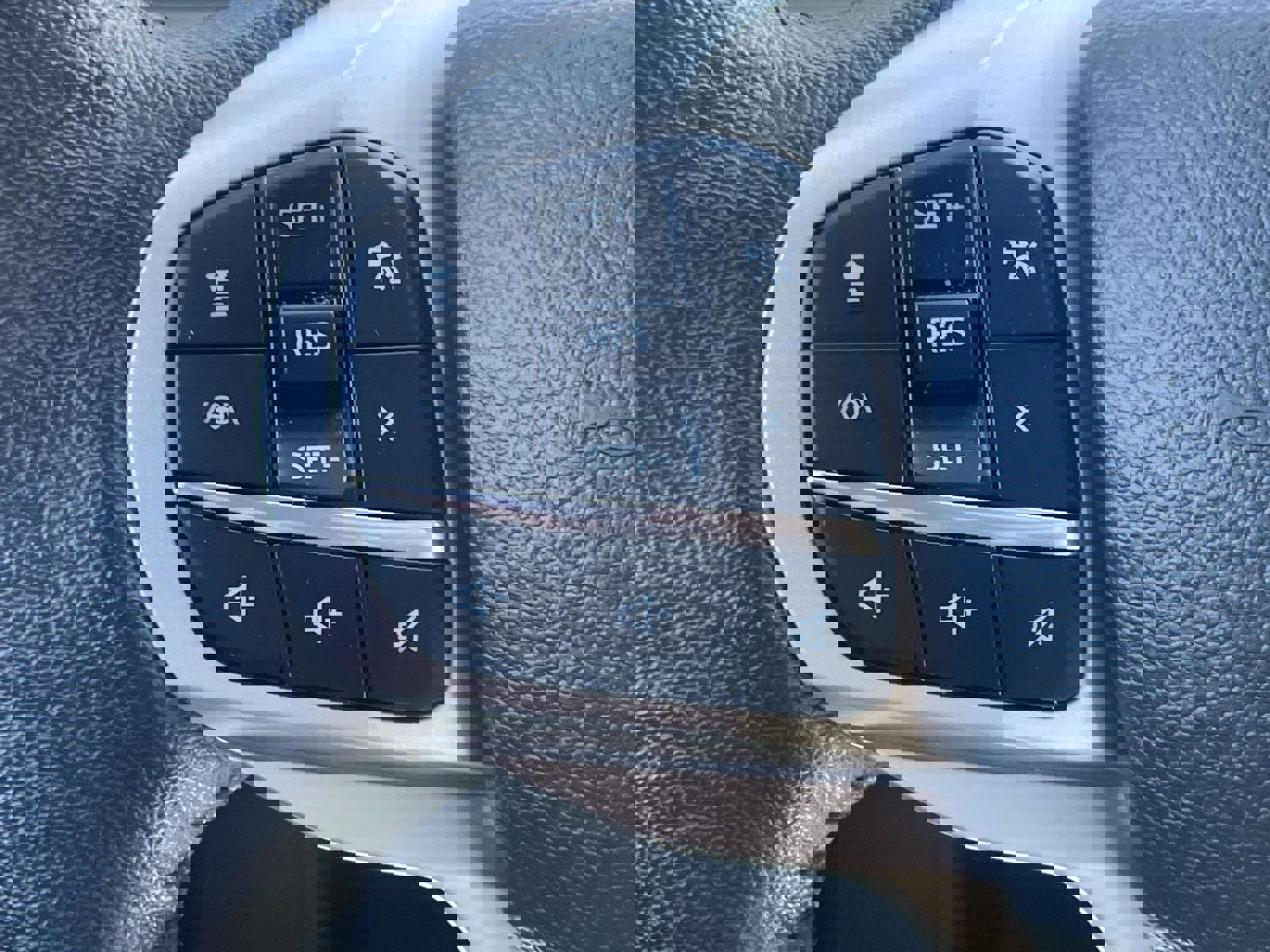 Used 2022 Ford Explorer XLT w/ Equipment Group 202A image 22