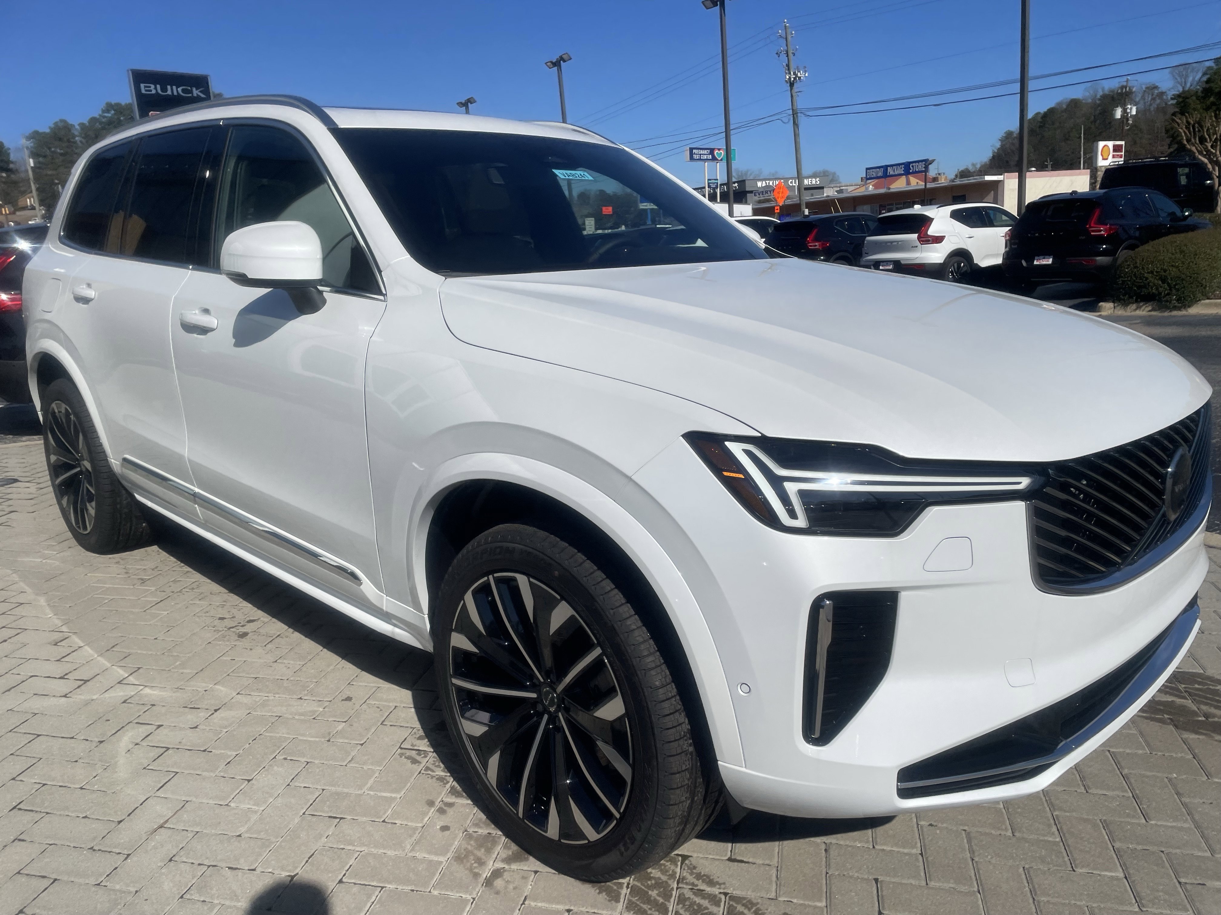 New 2026 Volvo XC90 B6 Ultra image 3