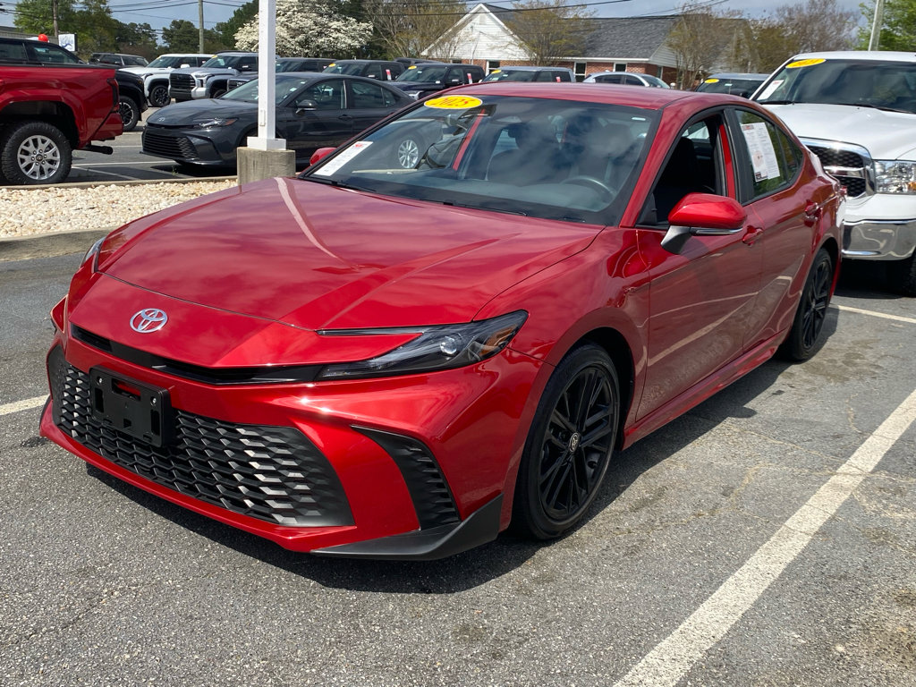 Used 2025 Toyota Camry SE video 2