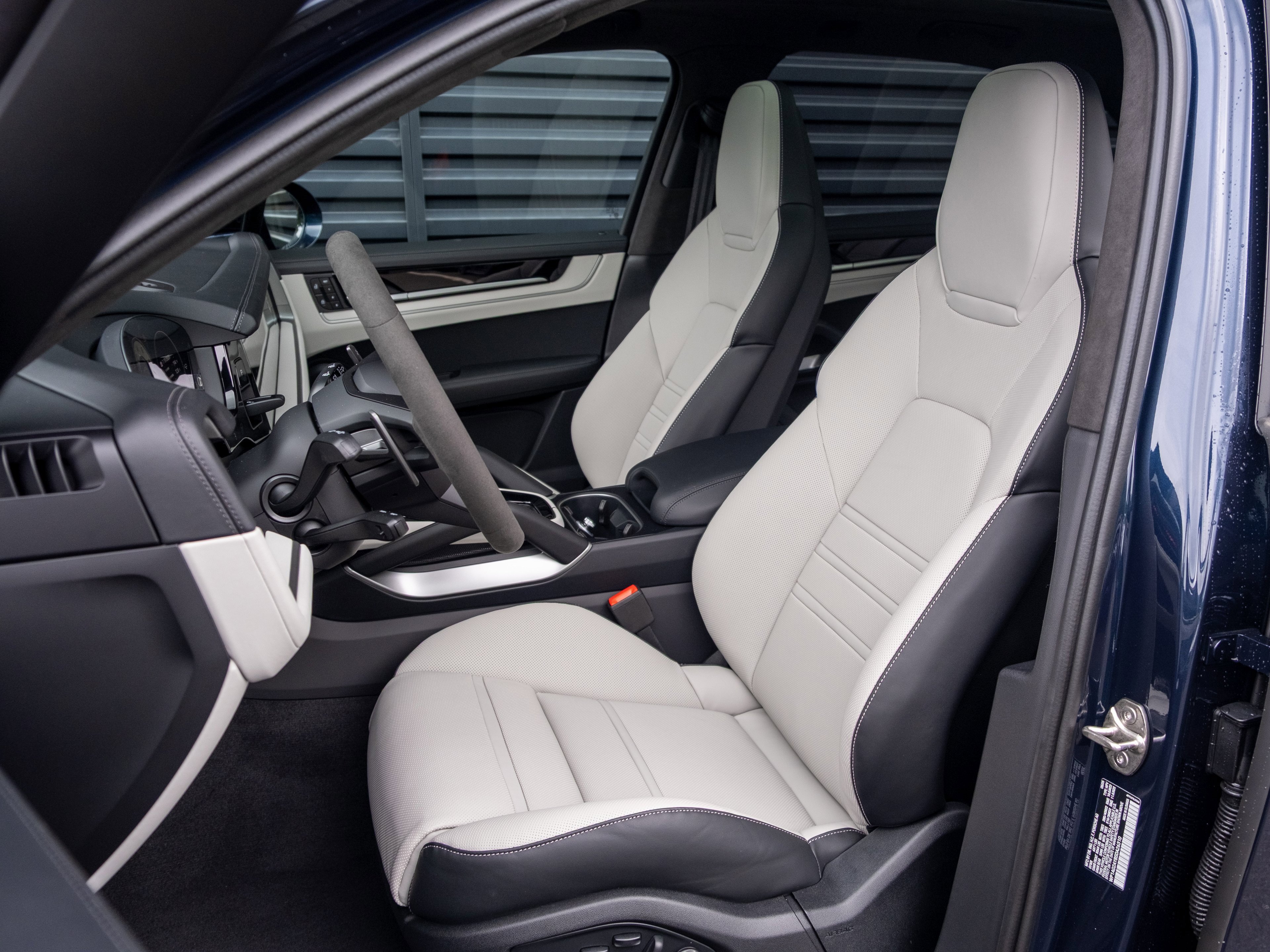 New 2025 Porsche Cayenne GTS image 5