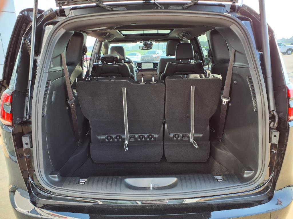 New 2025 Chrysler Pacifica Limited w/ Trailer Tow Group image 28
