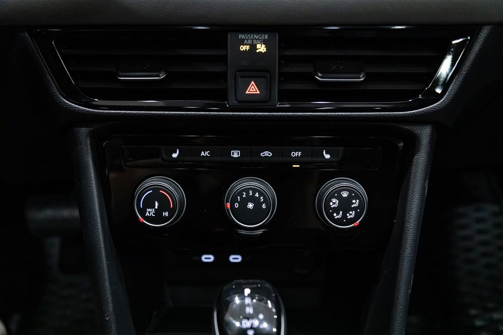 Certified 2023 Volkswagen Taos SE w/ Panoramic Sunroof Package FWD image 19