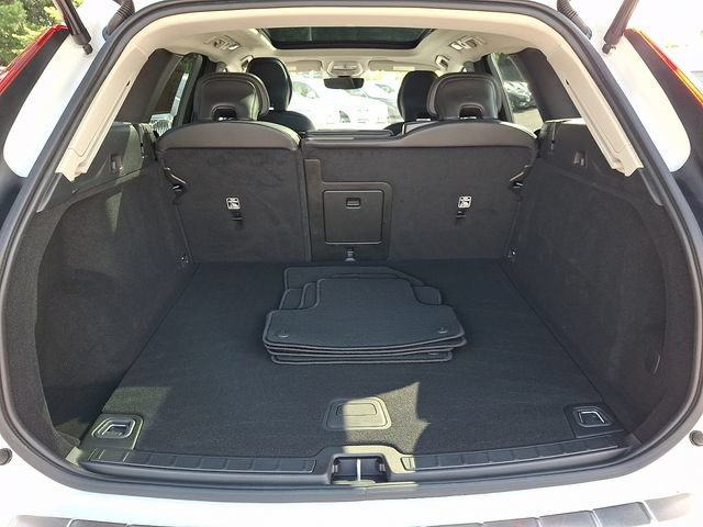 Certified 2024 Volvo XC60 B5 Core w/ Protection Package Premier AWD/4WD image 29