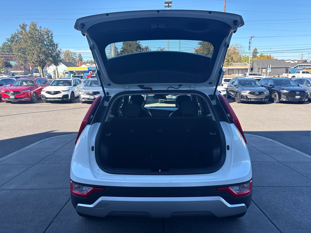 Used 2025 Kia Niro LX FWD image 9
