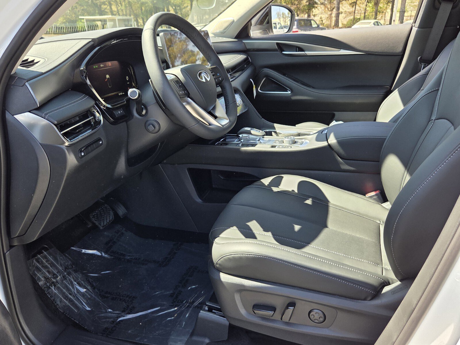 New 2026 INFINITI QX60 Luxe w/ Family Package image 14