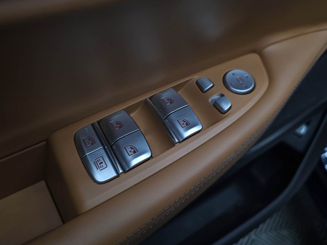 Used 2022 BMW 740i xDrive w/ Premium Package AWD/4WD image 36