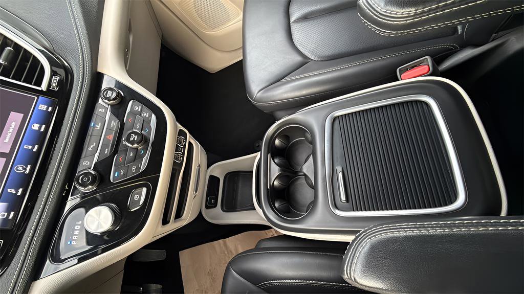 Used 2023 Chrysler Pacifica Touring-L image 24