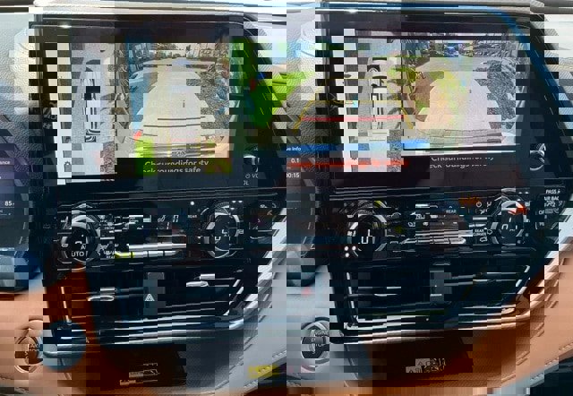 Used 2025 Toyota Highlander Platinum image 35