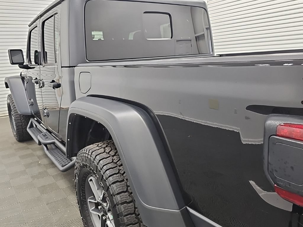 Used 2025 Jeep Gladiator Mojave w/ Convenience Group AWD/4WD image 7