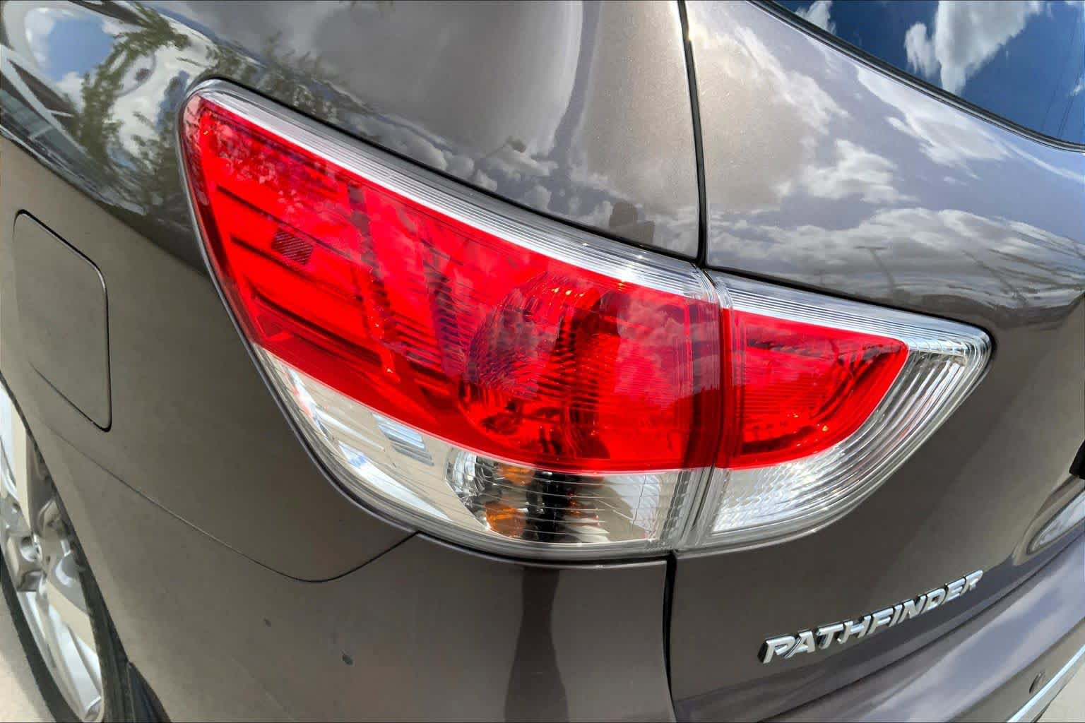 Used 2016 Nissan Pathfinder Platinum image 27