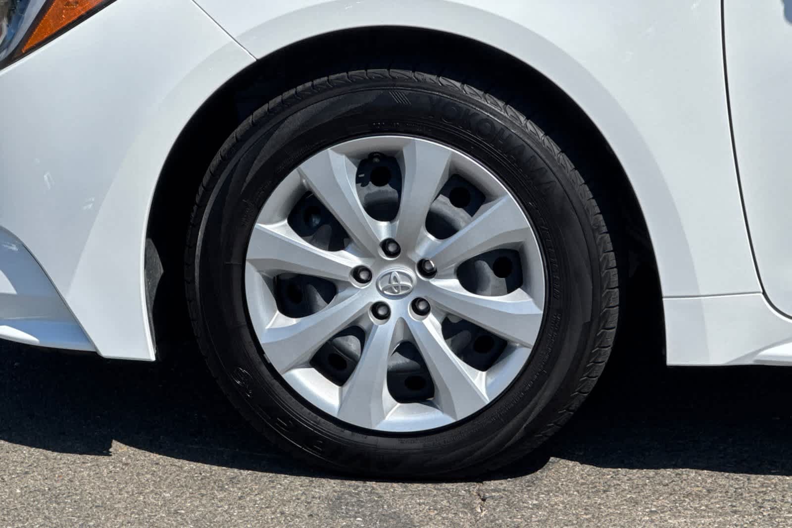 Certified 2025 Toyota Corolla LE FWD image 28