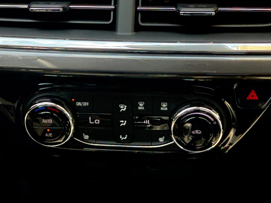 New 2026 Chevrolet Trax ACTIV w/ Sunroof Package FWD image 17
