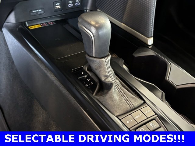 Used 2025 Toyota Camry SE image 3