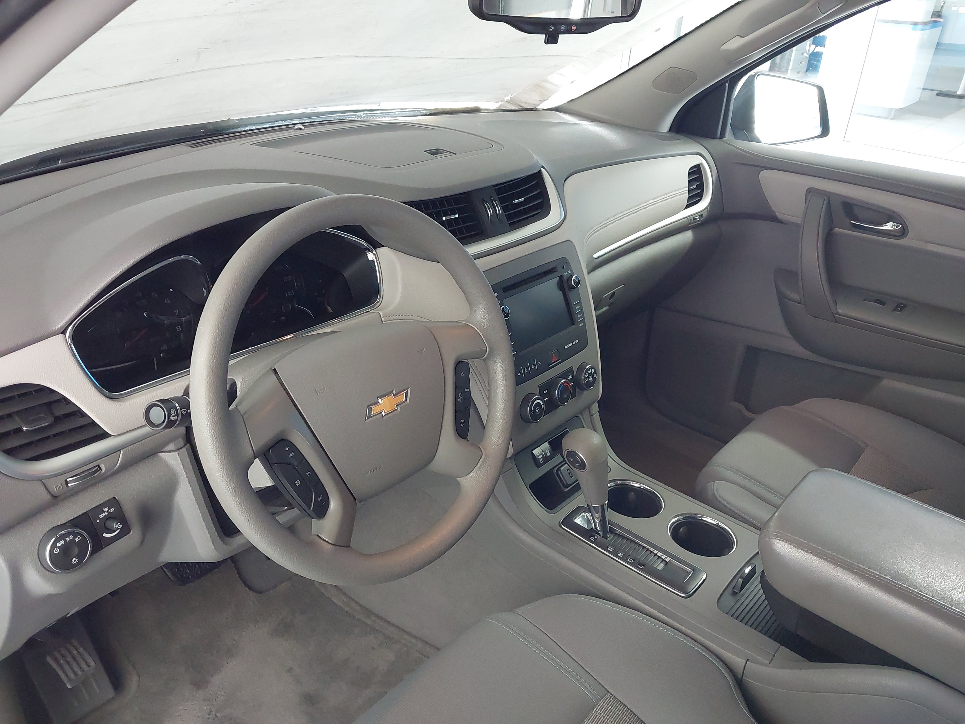 Used 2016 Chevrolet Traverse LS FWD image 2