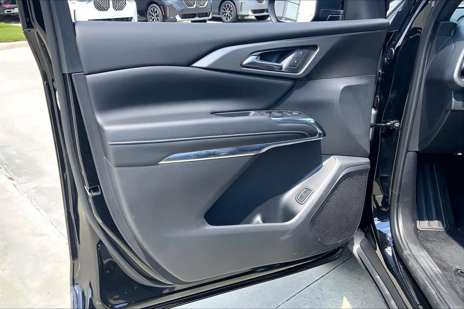 Used 2025 Chevrolet Traverse LT w/ Midnight/Sport Edition FWD image 25