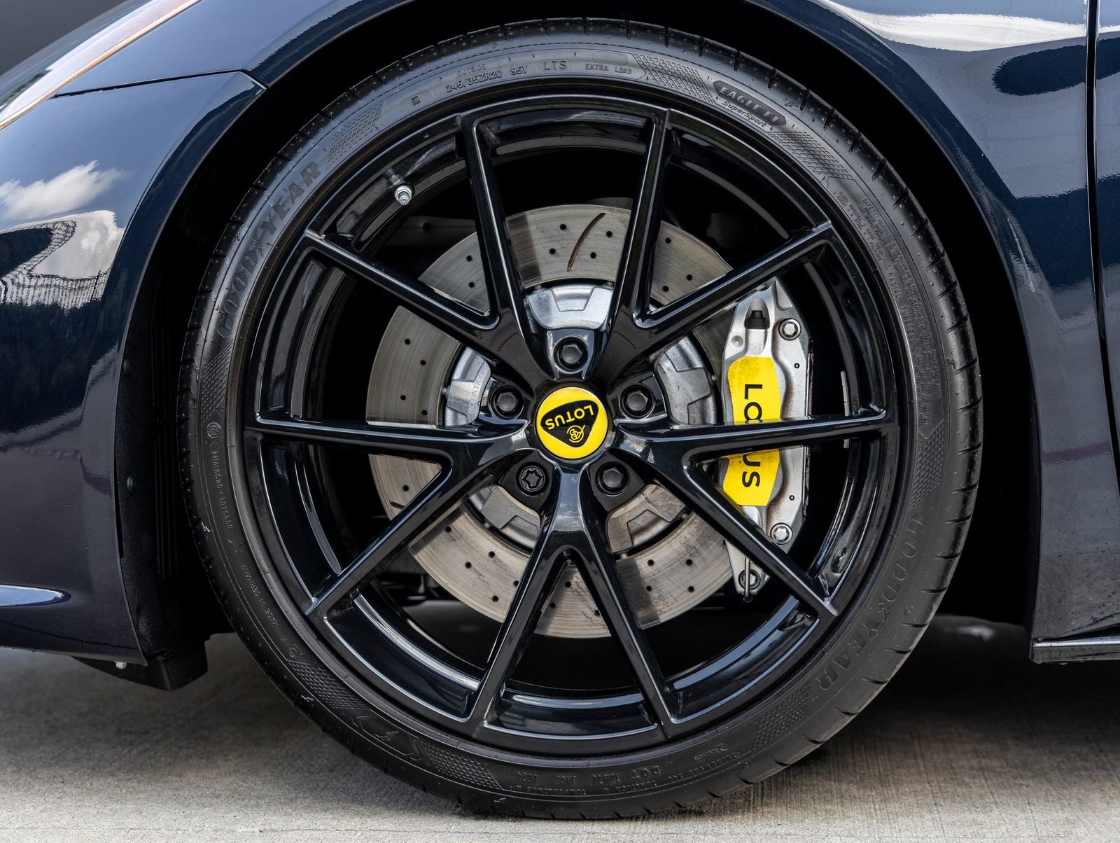 Used 2024 Lotus Emira First Edition image 15