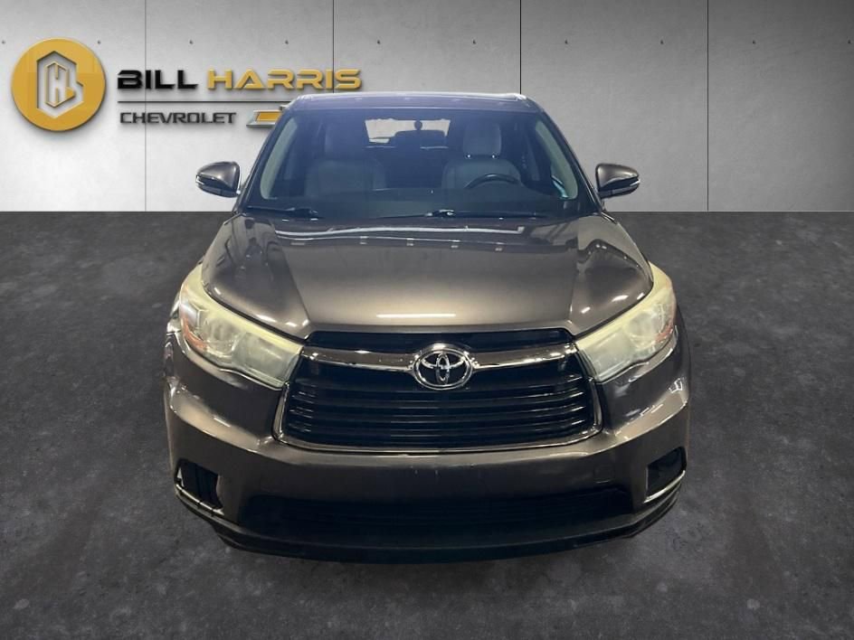 Used 2016 Toyota Highlander LE w/ Protection Package #3 AWD/4WD image 8