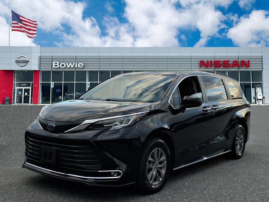 Used 2023 Toyota Sienna XLE