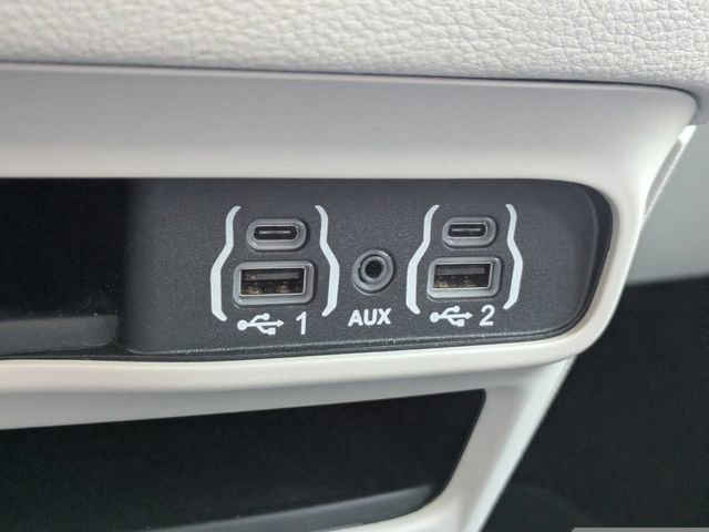 Used 2021 Chrysler Pacifica Touring-L image 26