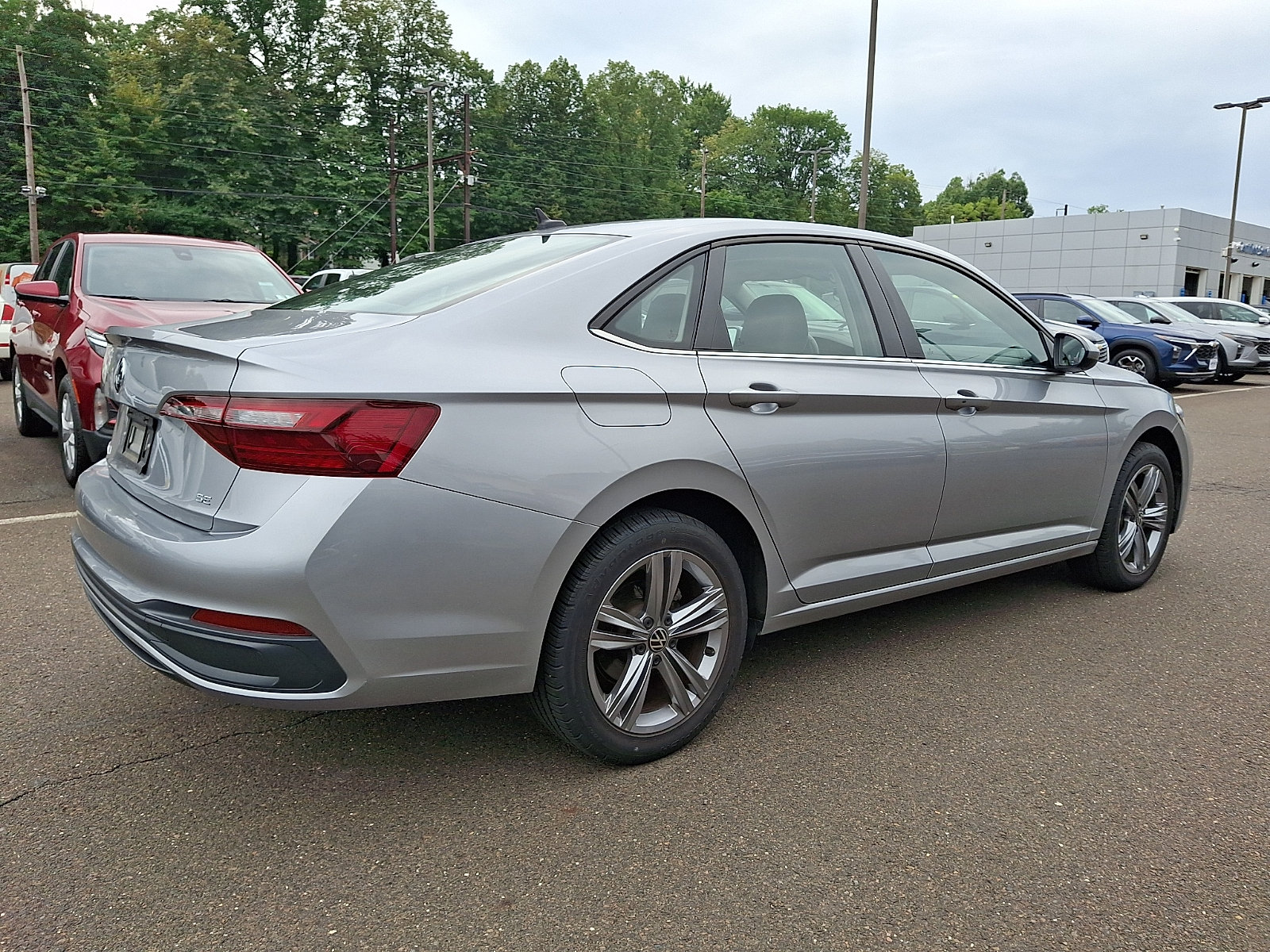 Used 2023 Volkswagen Jetta SE FWD image 6