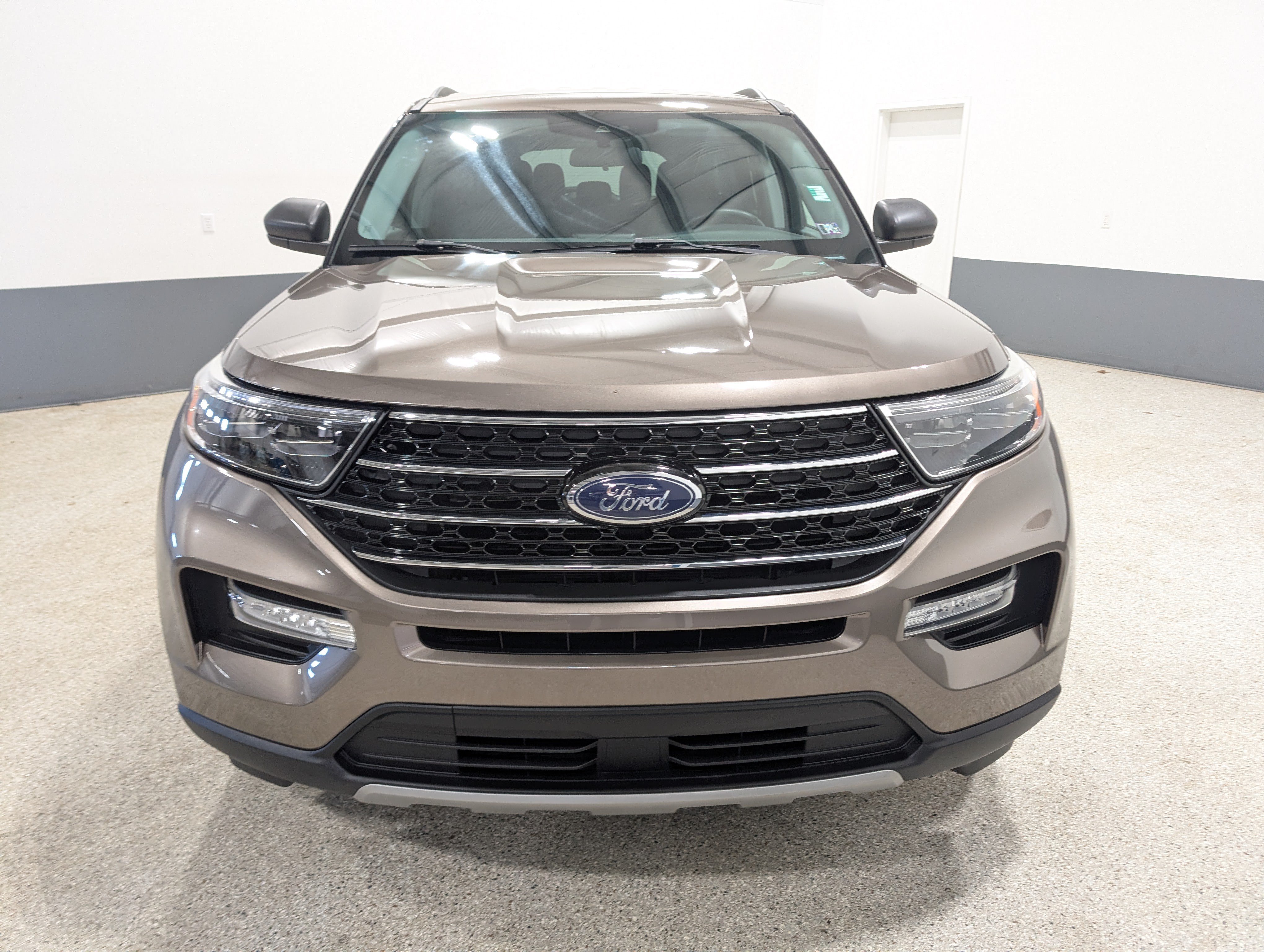 Used 2021 Ford Explorer XLT w/ Equipment Group 202A AWD/4WD image 8