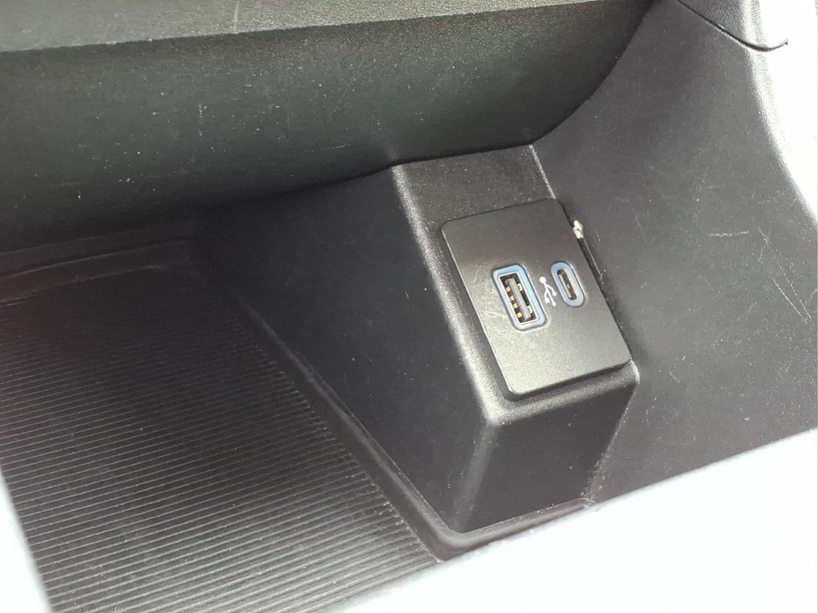 Used 2023 Ford Edge SEL AWD/4WD image 16