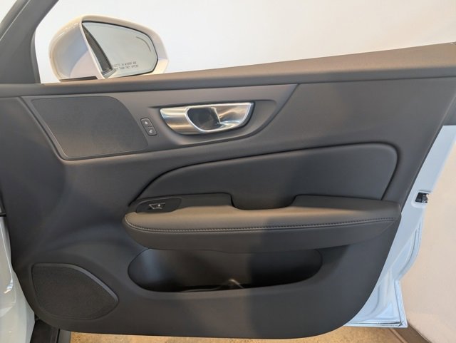 Used 2024 Volvo V60 B5 Cross Country Plus image 30