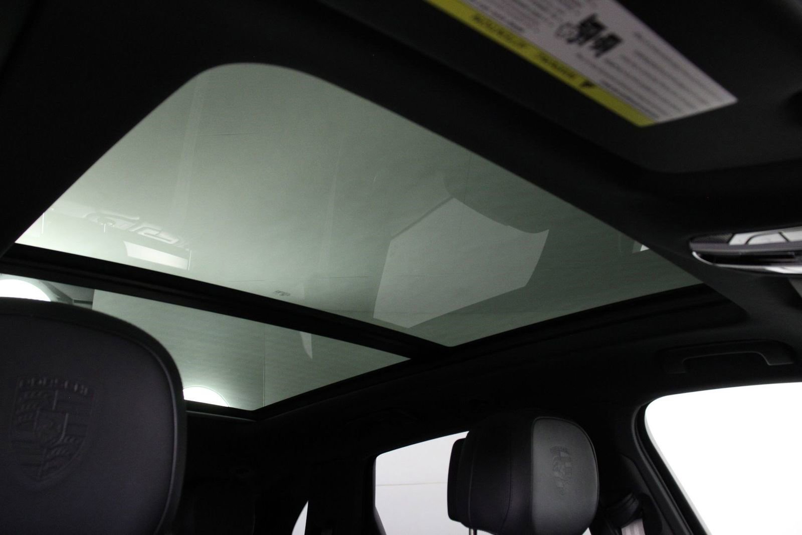 Certified 2023 Porsche Cayenne Platinum Edition image 25