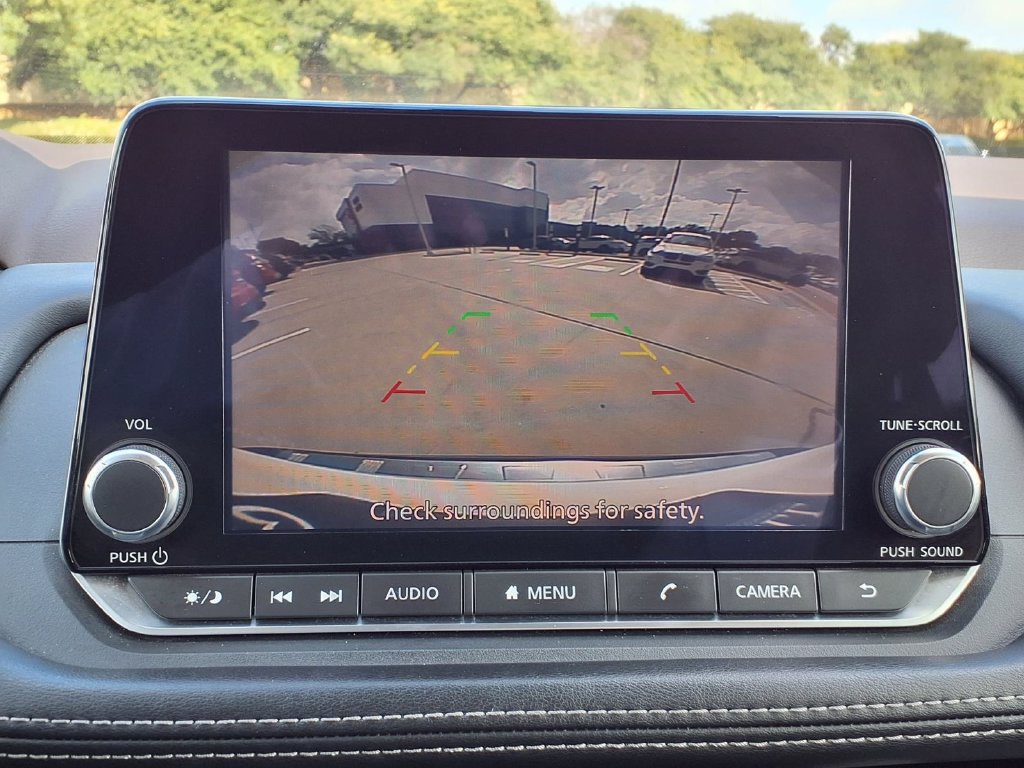 Used 2022 Nissan Rogue SV FWD image 16