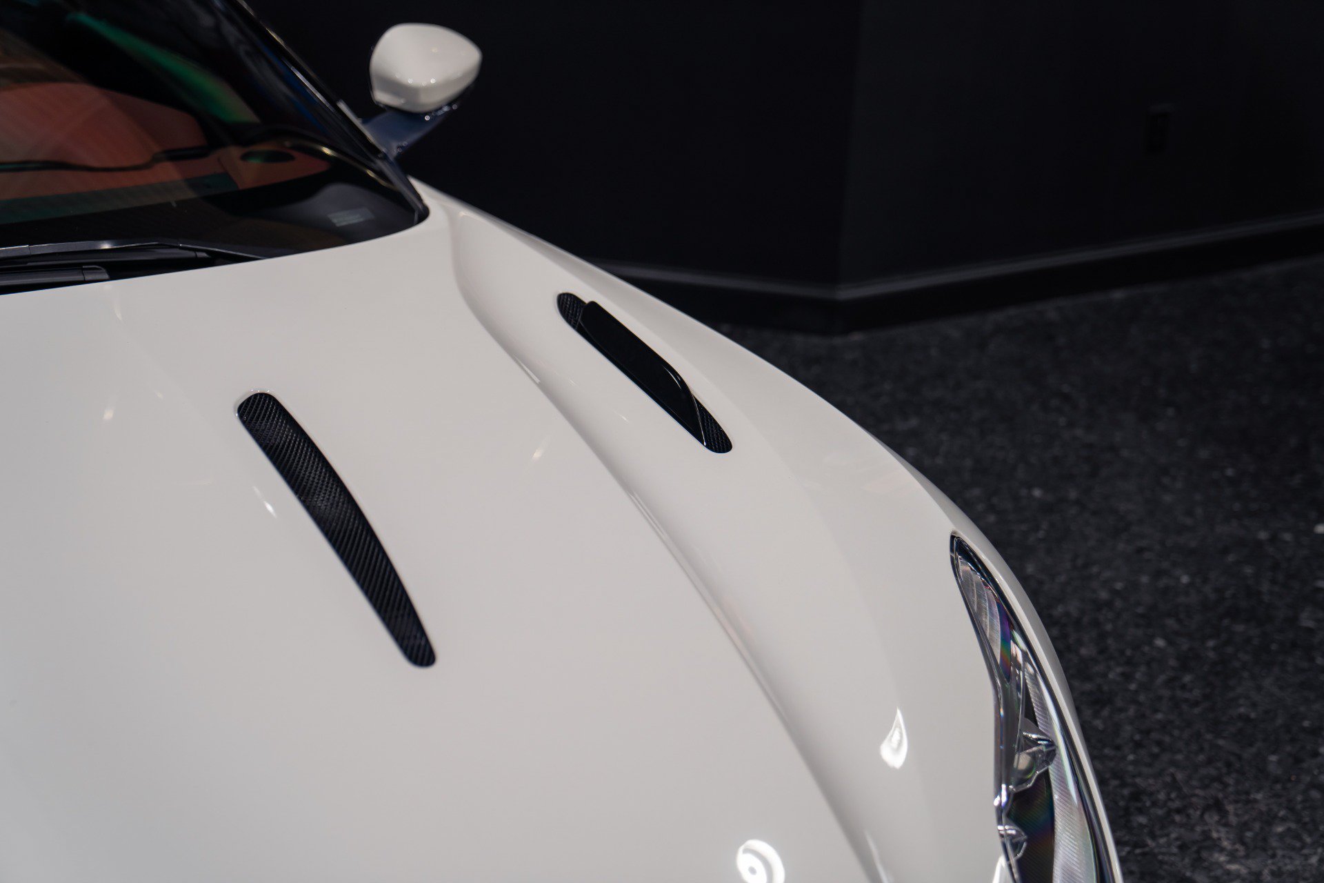 Used 2018 Aston Martin DB11 V12 RWD image 12