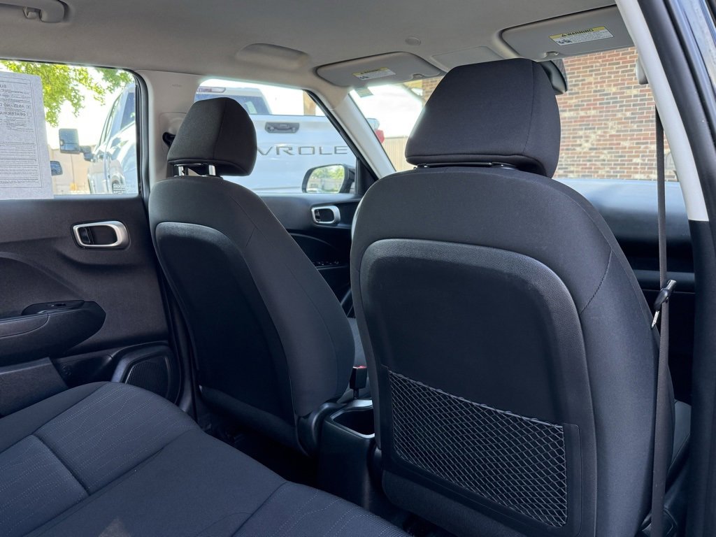 Used 2022 Hyundai Venue SE image 19