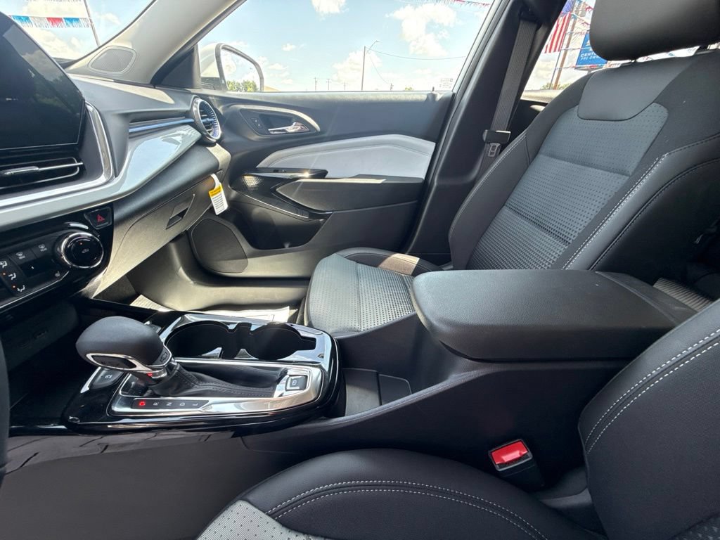 New 2026 Chevrolet Trax LT w/ Driver Confidence Package FWD image 17