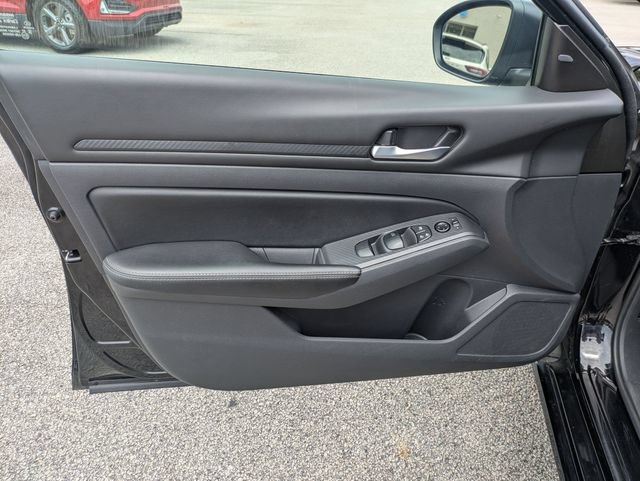 Used 2025 Nissan Altima 2.5 SV AWD/4WD image 12
