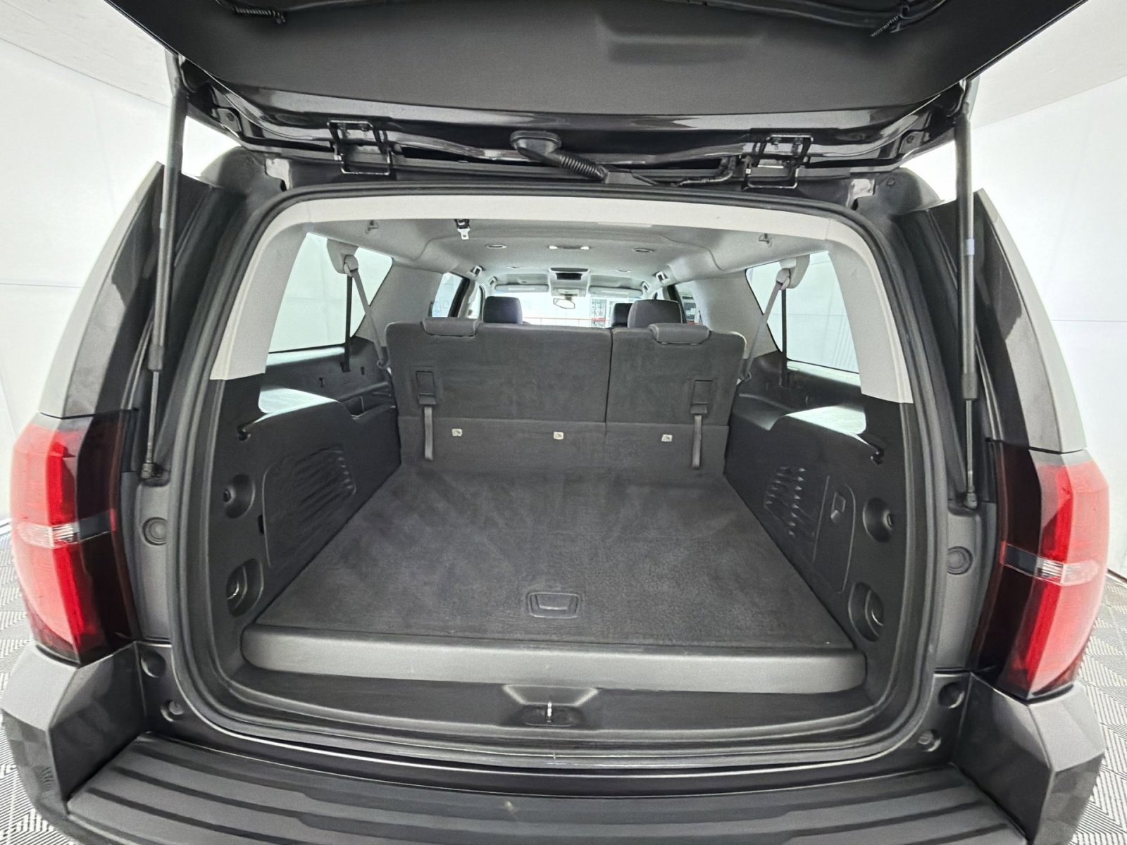 Used 2016 Chevrolet Suburban LS image 25