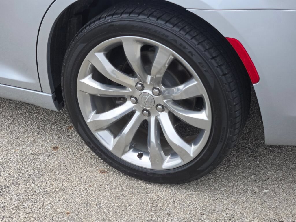 Used 2021 Chrysler 300 Touring w/ Chrome Appearance Package RWD image 16