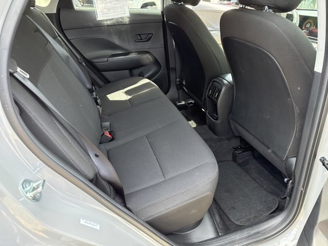 Used 2025 Hyundai Kona SEL AWD/4WD image 3