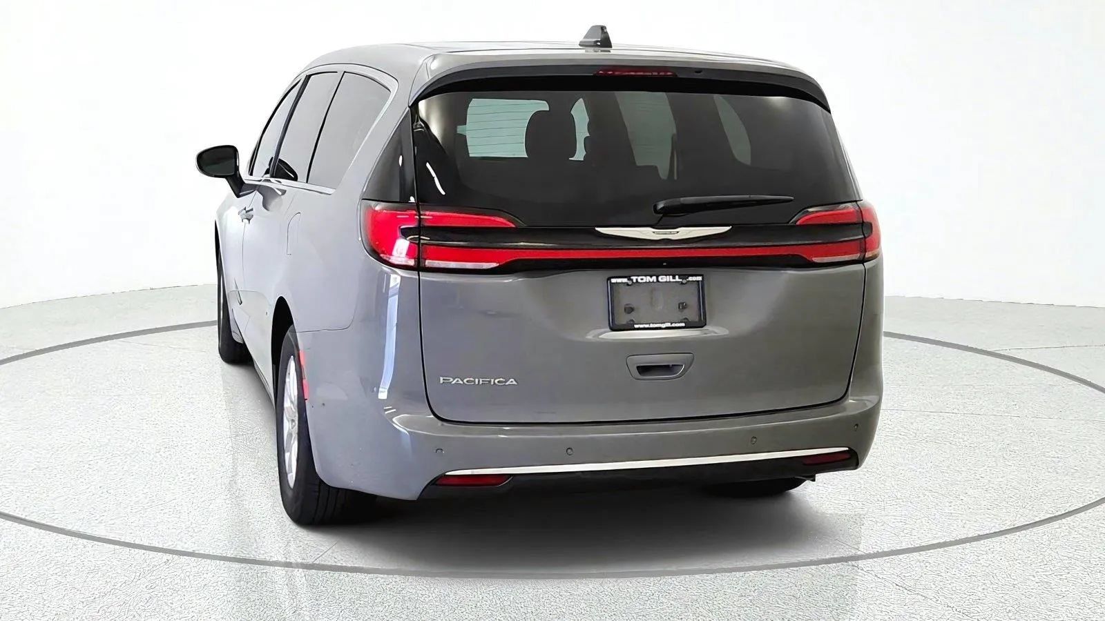 Used 2025 Chrysler Pacifica Select FWD image 7