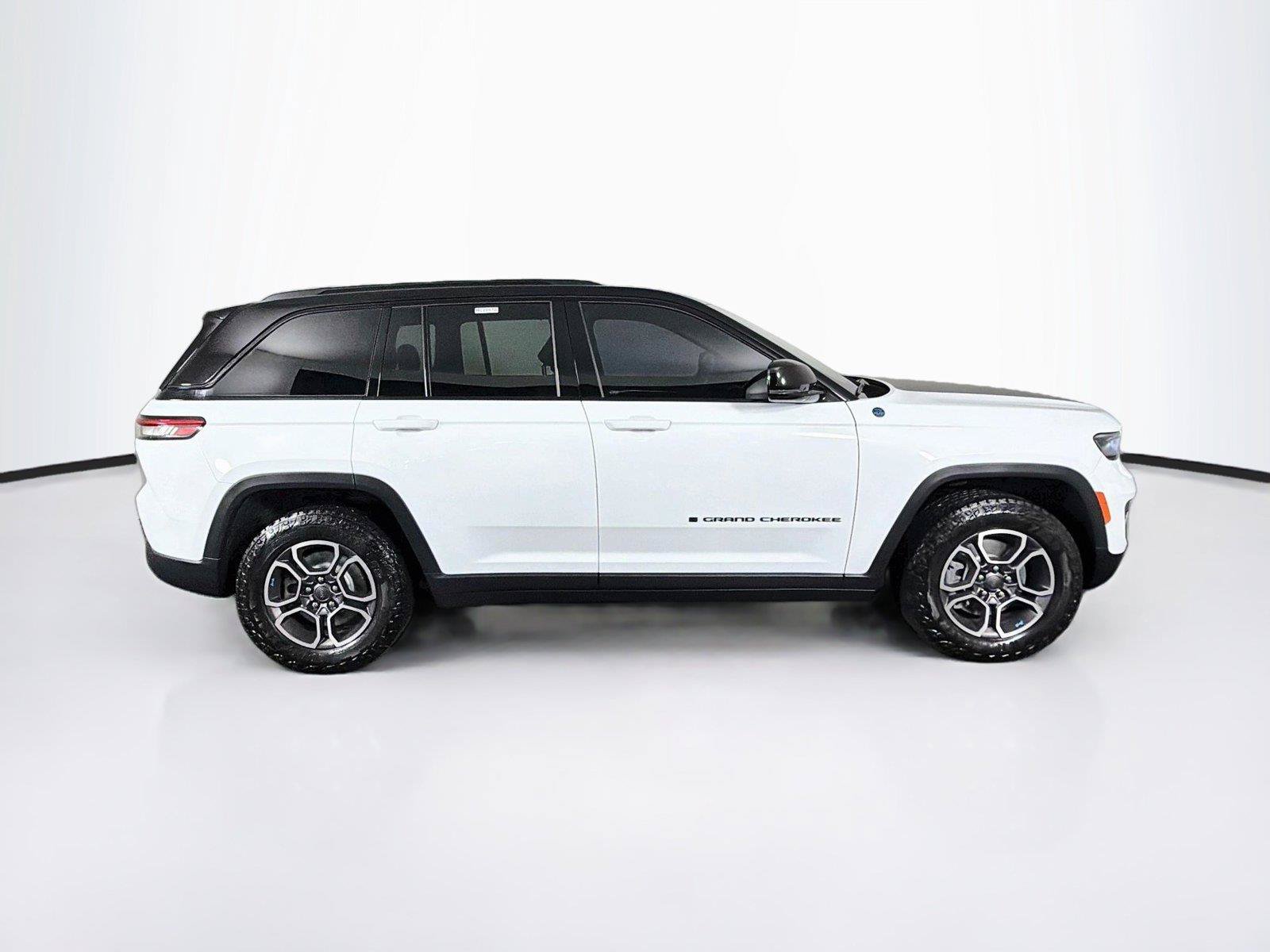 Used 2023 Jeep Grand Cherokee Trailhawk 4xe AWD/4WD image 12