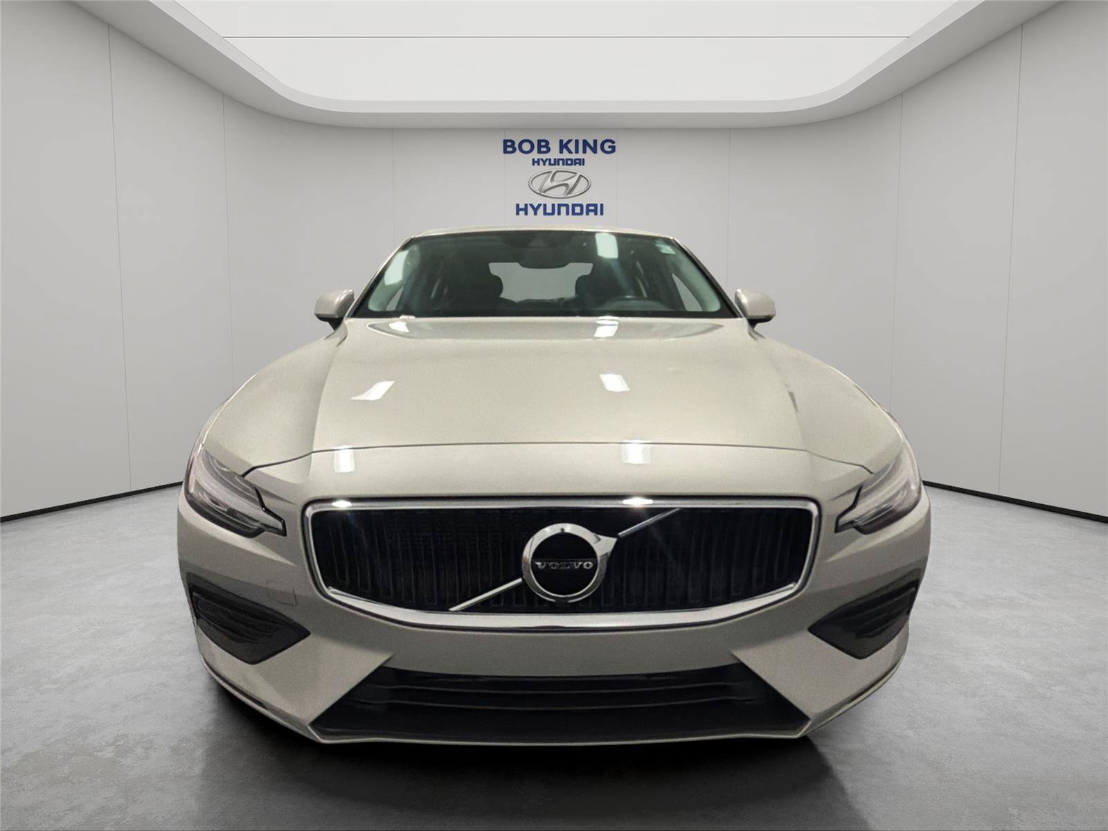 Used 2019 Volvo S60 T5 Momentum w/ Multimedia Package FWD image 8