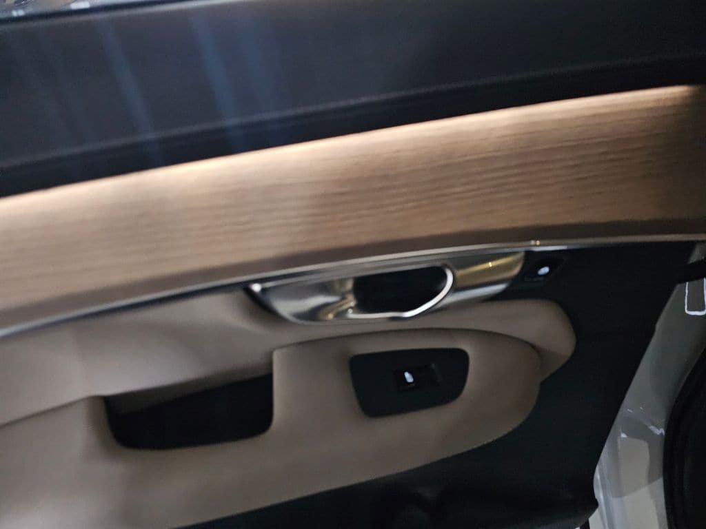 Certified 2025 Volvo XC90 B5 Plus AWD/4WD image 16