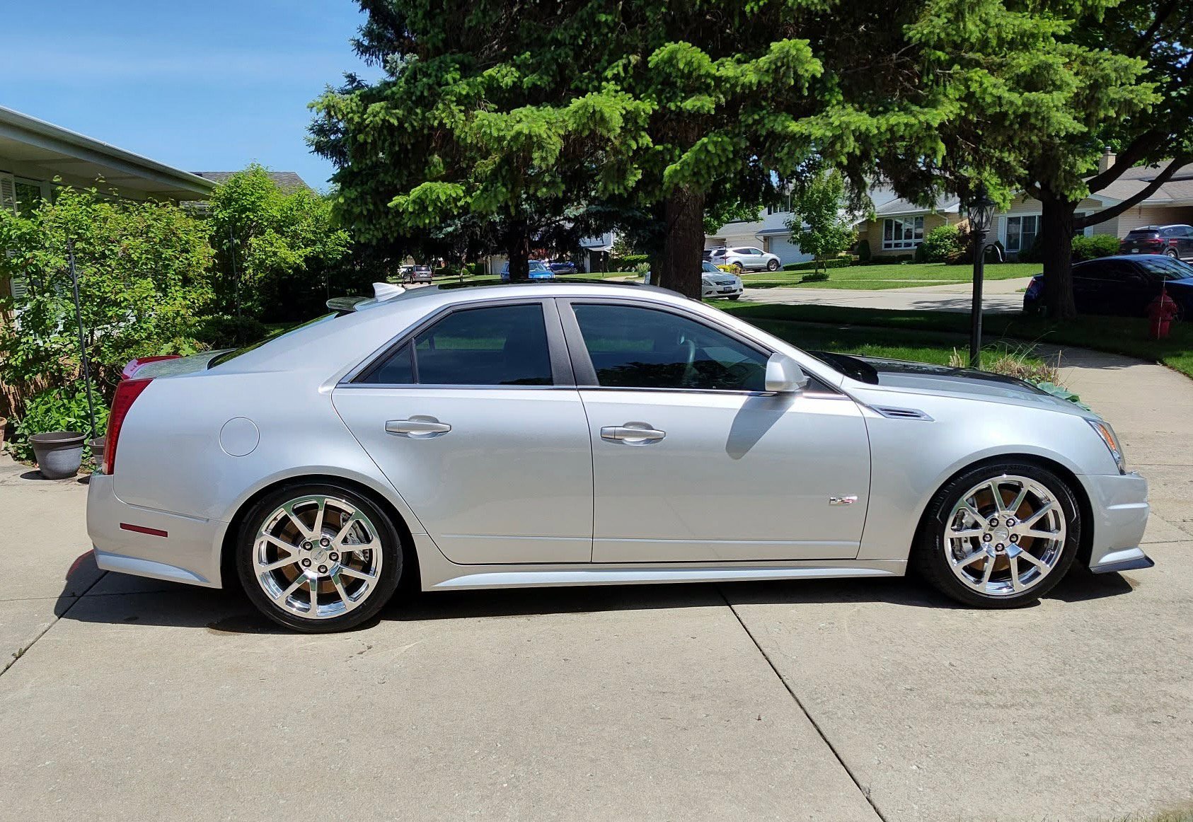 Used 2010 Cadillac CTS V RWD image 2