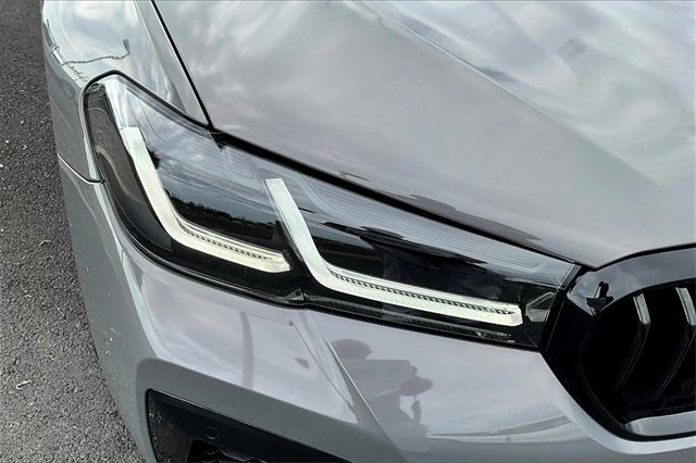 Used 2022 BMW M550i xDrive w/ Shadowloine Package image 31