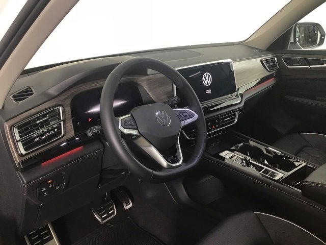 Used 2025 Volkswagen Atlas SEL Premium R-Line image 8