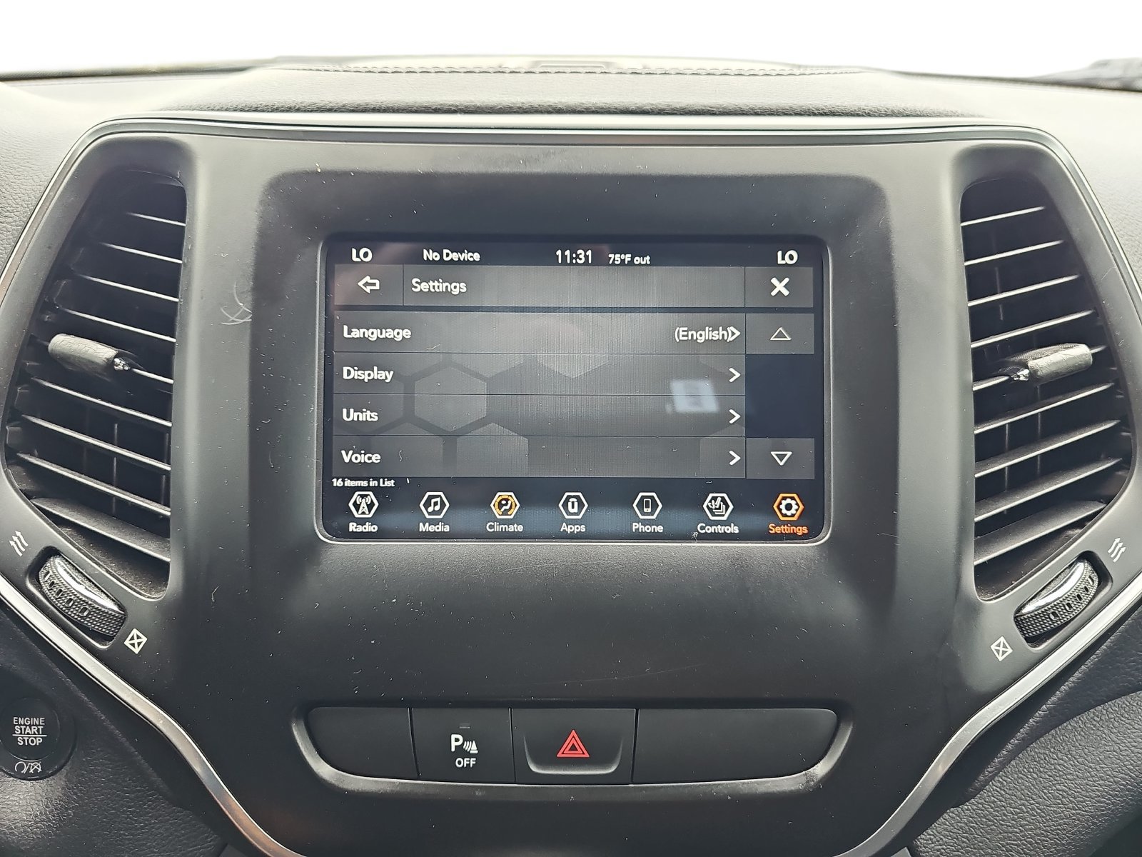 Used 2019 Jeep Cherokee Latitude Plus w/ Comfort/Convenience Group FWD image 22