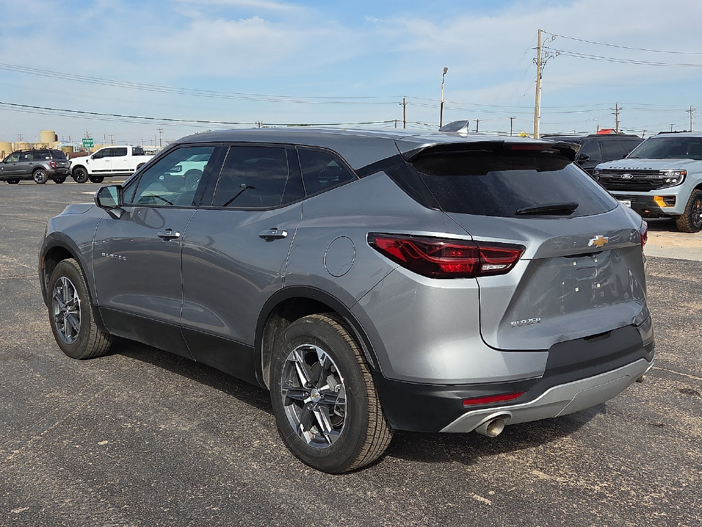 Used 2025 Chevrolet Blazer LT FWD image 3