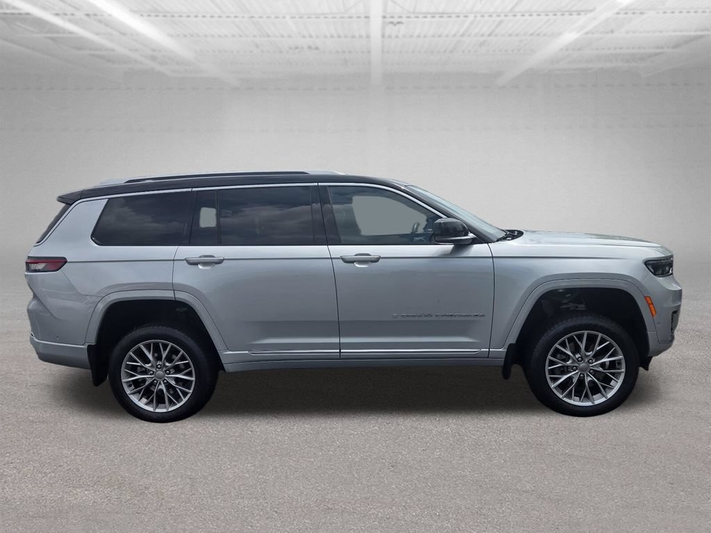 Used 2023 Jeep Grand Cherokee L Summit w/ Luxury Tech Group V AWD/4WD image 14