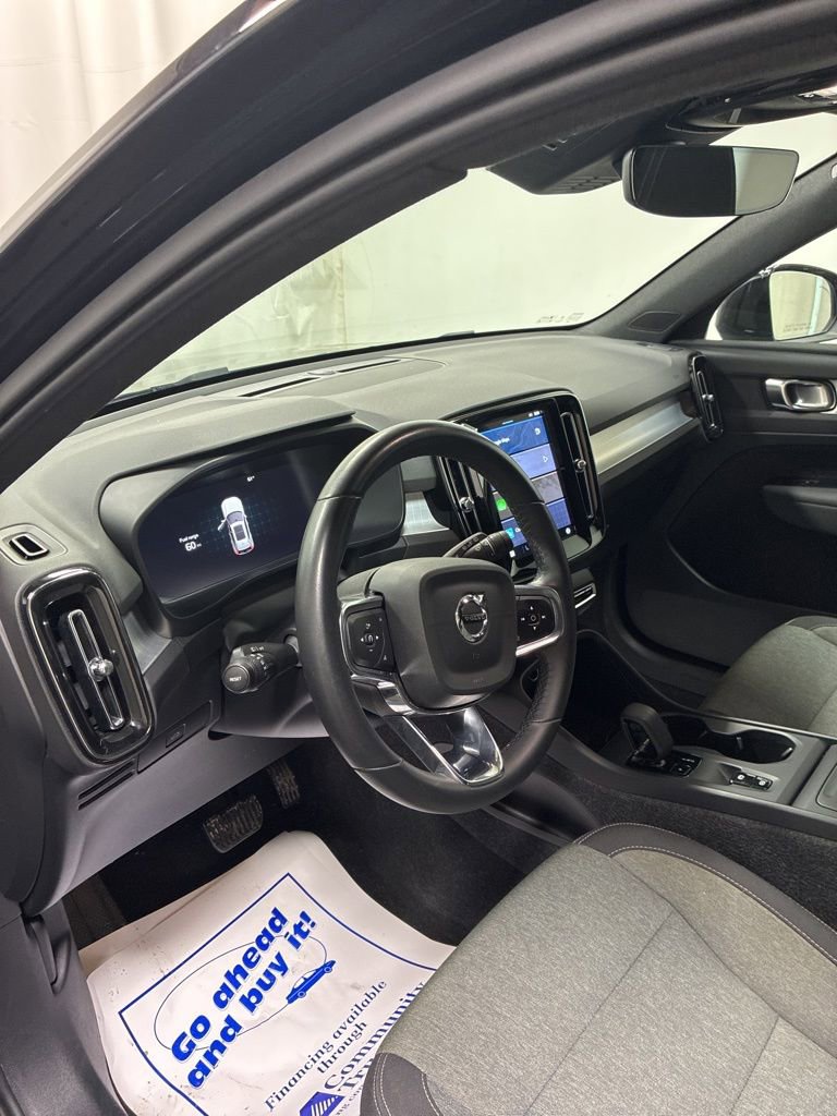 Used 2024 Volvo XC40 B5 Core image 12