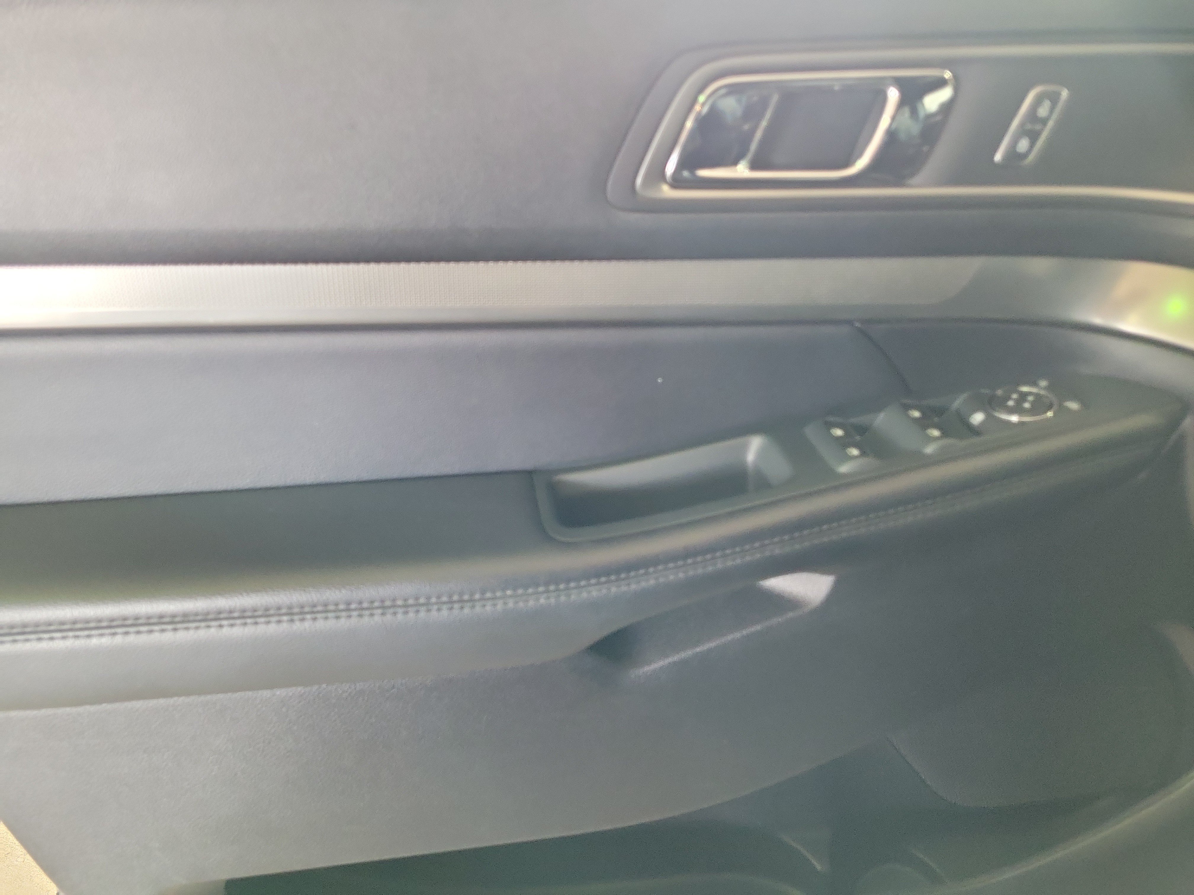 Used 2019 Ford Explorer XLT w/ Equipment Group 202A FWD image 27