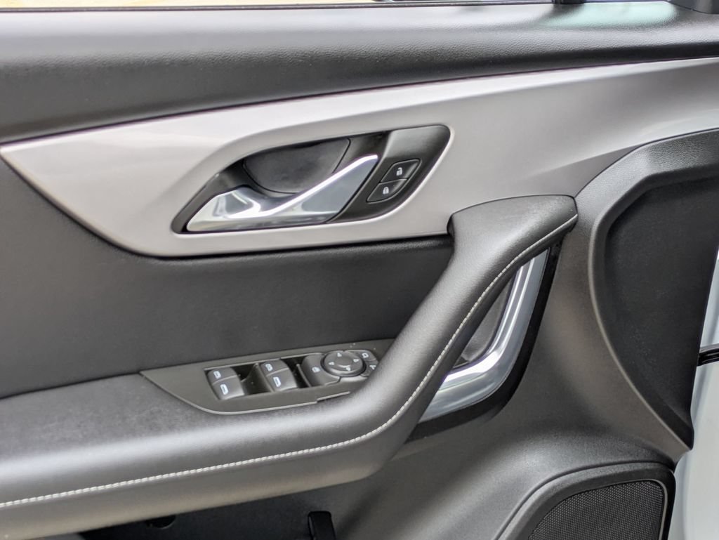 Used 2025 Chevrolet Blazer LT AWD/4WD image 13